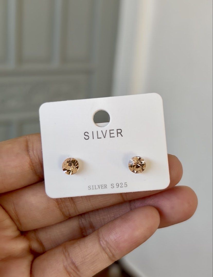 Champagne swarovski stud earrings (Category: Earrings) located in Rizal. Submitted by katmandulovesmakeup (Listing ID 1468135333, Image 1). Description: Bnew champagne swarovski stud earrings S925 silver setting Aroung 0.5 ct size.