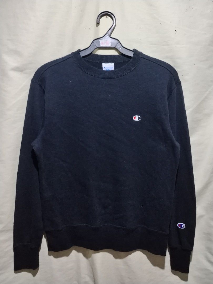 Champion Black Crewneck Sweatshirt Size Small (Category: Coats, Jackets and Outerwear) located in Caloocan City. Submitted by vincefresn21903 (Listing ID 1468281785, Image 1). Description: - Authentic Champion crewneck sweatshirt - Color: Classic Black - Size: Small - Material: Comfortable cotton blend with soft interior lining - Design: Long sleeves with ribbed cuffs/hem, iconic embroidered 'C' logo on chest and left cuff - Condition: Great for 
