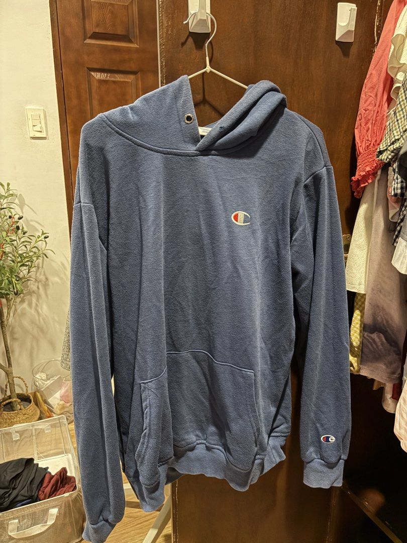 Champion Hoodie Blue (Category: Hoodies) located in Angeles City. Submitted by astravintage (Listing ID 1468144182, Image 1). Description: Auth, Flaws yung sa taas check pics nawala na lagayan nung tali dahil sa washing machine :( .