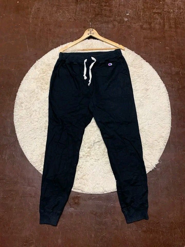 Champion jogger pants (Category: Joggers) located in Lianga. Submitted by legitseller12345678 (Listing ID 1468228779, Image 1). Description: Champion jogger pants📌 Excellent to new 9.8/10 Color rate Waistline 32-36 Length 40 Stretchable Solid nito💯 Mine 350 plus sf Payment first Unli vouch/Vc with items for safety Mop: Gcash Courier: J&T Mine or Dm to purchase📩.