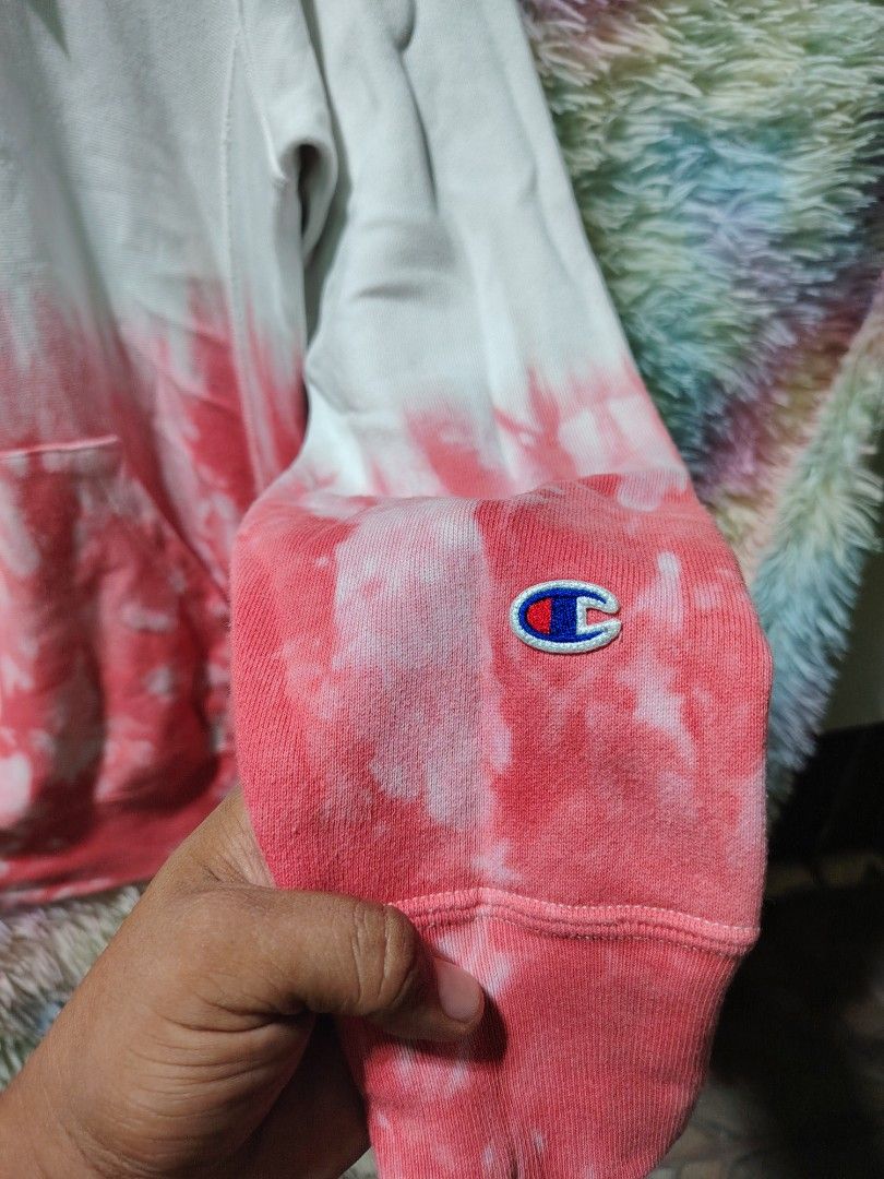 Champion Reverse Weave Tie-Dye Pullover Hoodie (Category: Coats, Jackets and Outerwear) located in Palo. Submitted by ubnathrifteez (Listing ID 1468195009, Image 3). Description: DIMES :L26W21 CONDTITION : EXCELLENT COLOR RATE :10/10 ISSUE : NONE.