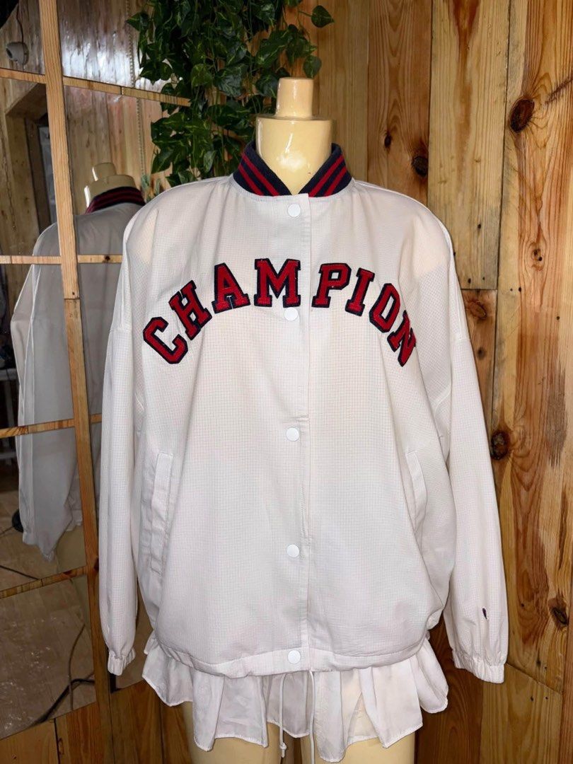 Champion white VTG Y2k snap-front jacket (Category: Coats, Jackets and Outerwear) located in Luna. Submitted by wescart (Listing ID 1468119193, Image 1). Description: Size Large on Tag! Very good condition Like new!.
