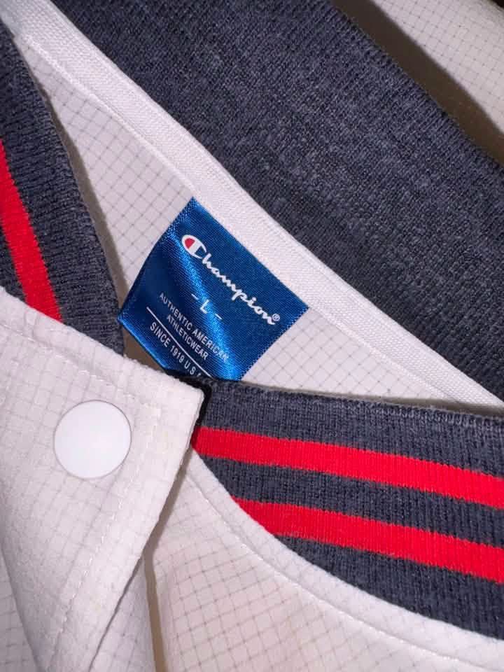 Champion white VTG Y2k snap-front jacket (Category: Coats, Jackets and Outerwear) located in Luna. Submitted by wescart (Listing ID 1468119193, Image 2). Description: Size Large on Tag! Very good condition Like new!.
