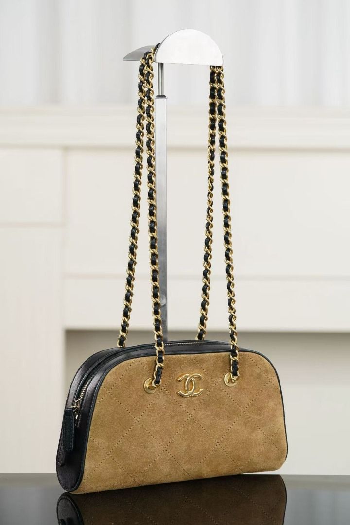 Chanel (Category: Luxury Bags & Wallets) located in Muntinlupa City. Submitted by wassomsalp20437 (Listing ID 1468143981, Image 3). Description: .