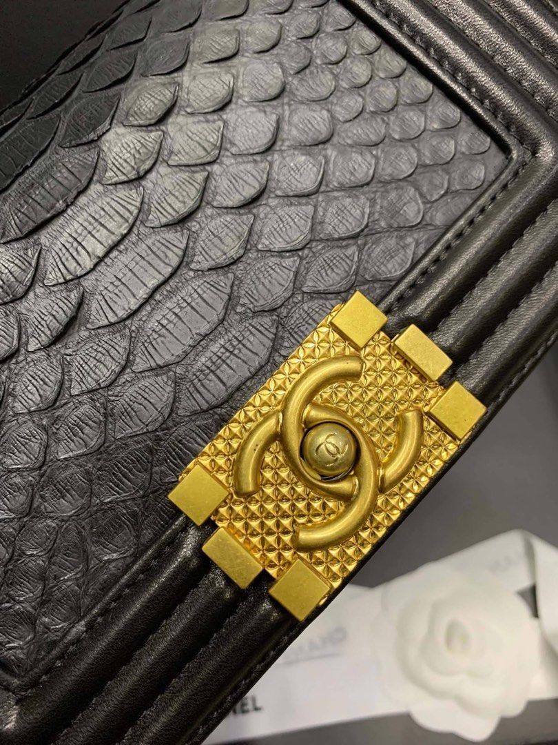 Chanel leboy 20cm (small) (Category: Luxury Bags & Wallets) located in Paranaque City. Submitted by kgmgiftedph20 (Listing ID 1468178611, Image 3). Description: .