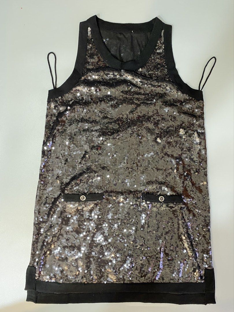 Chanel Mini Dress (Category: Dresses) located in Alaminos. Submitted by shanlhipyv58773 (Listing ID 1468134495, Image 1). Description: Chanel Mini dress Cut neck tag Size 40.