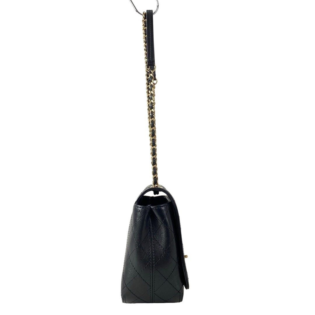 Chanel Shoulder bag Matelassé AS0534 Black (Category: Shoulder Bags) located in Las Pinas. Submitted by daisuki_japan_luxury_by_reiko (Listing ID 1468077663, Image 2). Description: Condition Notes [Exterior] - Overall ⇒ Scratches / Stains / Loss of shape - Main opening ⇒ Corner wear - Strap ⇒ Corner wear - Bottom ⇒ Corner wear [Interior] - Main opening ⇒ Scratches (underside of flap) - Overall ⇒ Stains [Special Notes] - Main body ⇒ Accessories (D
