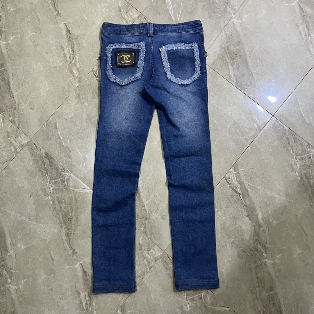 CHANEL SLIM FIT WOMENS JEANS (Category: Luxury Apparel) located in Marikina City. Submitted by arniejane23 (Listing ID 1468256267, Image 1). Description: CHANEL SLIM FIT WOMENS JEANS SIZE 28 DIMENSION waistline - 28 length - 37 NO ISSUE/NO FLAWS EXCELLENT CONDITION!! 📩📩📩.