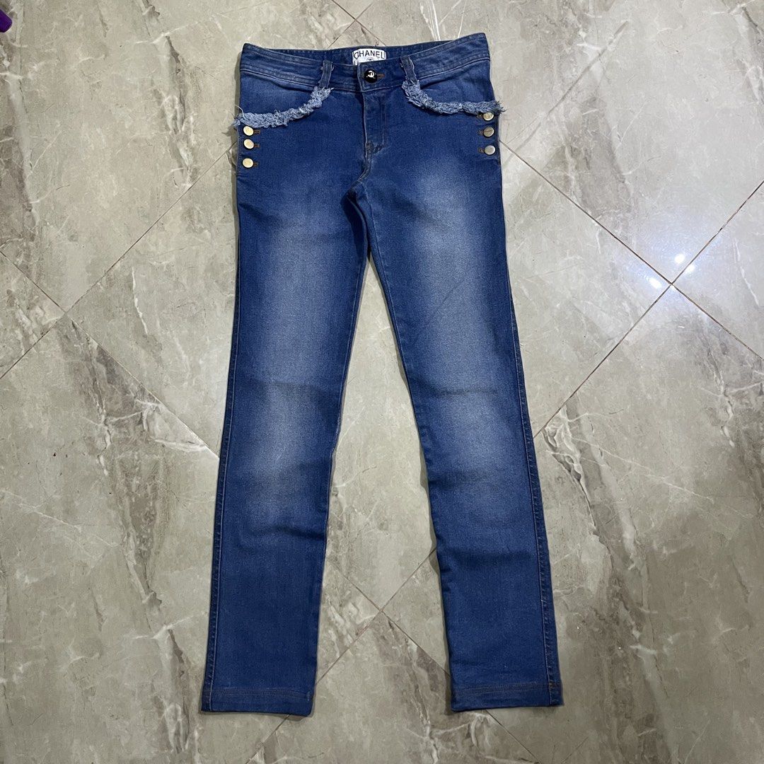 CHANEL SLIM FIT WOMENS JEANS (Category: Luxury Apparel) located in Marikina City. Submitted by arniejane23 (Listing ID 1468256267, Image 2). Description: CHANEL SLIM FIT WOMENS JEANS SIZE 28 DIMENSION waistline - 28 length - 37 NO ISSUE/NO FLAWS EXCELLENT CONDITION!! 📩📩📩.