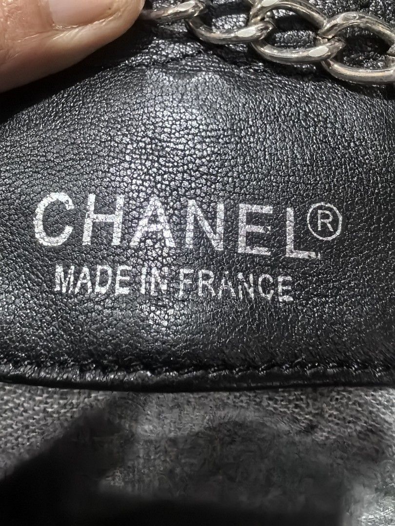 Chanel sling bag (Category: Luxury Bags & Wallets) located in Baguio. Submitted by ashzachary (Listing ID 1468084657, Image 3). Description: Chanel sling bag Condition :Excellent condition Color rate 10/10 Size :small No issues Need linis sa loob Super ganda sa personal Pm. More details Good quality Plsss 📌No Bogus 📌No return MOP What you see is what you get PALAWAN, CEBUNA GCASH AND BDO Reminder😊 We're selling thrifted clothes so please manag
