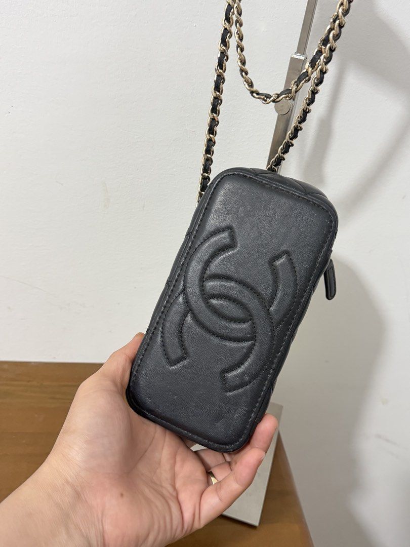 Chanel vanity bag (Category: Luxury Bags & Wallets) located in Manila. Submitted by prelovedbyramiah (Listing ID 1468239628, Image 3). Description: ofed.
