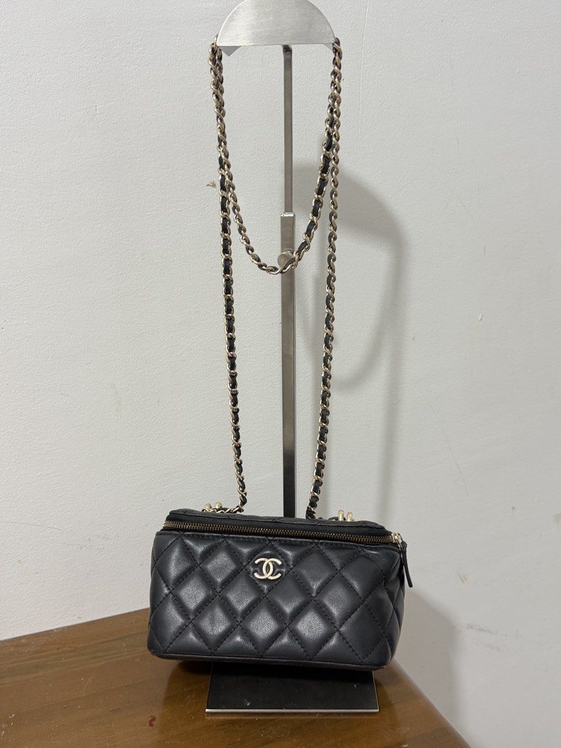 Chanel vanity bag (Category: Luxury Bags & Wallets) located in Manila. Submitted by prelovedbyramiah (Listing ID 1468239628, Image 1). Description: ofed.