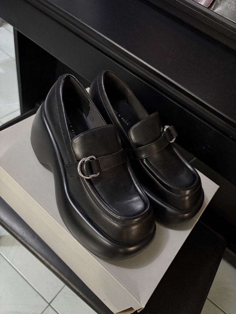 Charles & Keith Chunky Platform Loafers Black (Category: Loafers) located in Bulacan. Submitted by eloisereyes (Listing ID 1468112740, Image 2). Description: Charles and Keith Used twice only This is a chunky loafer so it has weight Originally bought for 5k Send your offers.