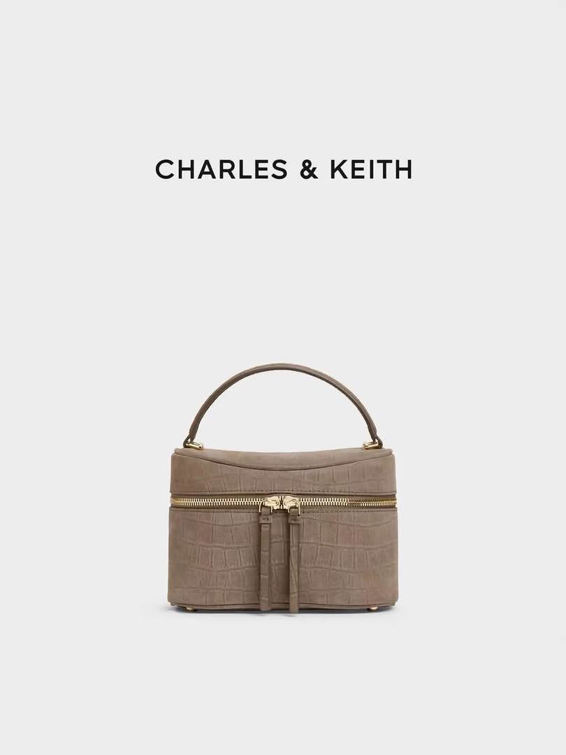 Charles and Keith Pansy Croc Effect Vanity Bag (Category: Shoulder Bags) located in Taguig. Submitted by poshcity (Listing ID 1468158855, Image 1). Description: ✨PLEASE MAKE READING A HABIT✨ INCLUSIONS: ✨: With Tag ✨: What you see is what you get ✨: Manage your expectations. Items are all MPO/Mall Pull Out — ✔️: Sure buyers only should fill up the form, No form No item. ✔️: Payment first policy. No COD & COP. .