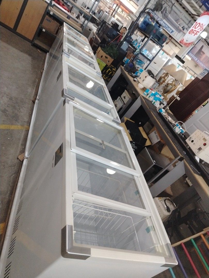 Chest freezer (Category: Bathroom & Kitchen Fixtures) located in Manila. Submitted by maria123_a (Listing ID 1468216211, Image 1). Description: ❄️ FOR SALE: AMERICAN HOME CHEST FREEZER! ❄️ 💰 PRICE: ₱12,999 ONLY! ✅ Brand: American Home ✅ Class A ✅ Capacity: 10 cu. ft. ✅ Perfect for home, store, restaurant, or business use! 📦 Available now! Don't miss this great deal! 📩 LOOK FOR: MS. MARIA 🔥 Message us now for inquiries and orders! First come, 