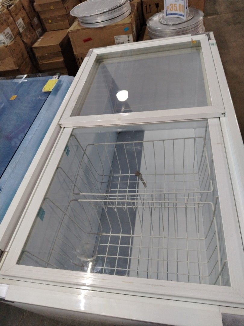 Chest freezer (Category: Bathroom & Kitchen Fixtures) located in Manila. Submitted by maria123_a (Listing ID 1468216211, Image 2). Description: ❄️ FOR SALE: AMERICAN HOME CHEST FREEZER! ❄️ 💰 PRICE: ₱12,999 ONLY! ✅ Brand: American Home ✅ Class A ✅ Capacity: 10 cu. ft. ✅ Perfect for home, store, restaurant, or business use! 📦 Available now! Don't miss this great deal! 📩 LOOK FOR: MS. MARIA 🔥 Message us now for inquiries and orders! First come, 