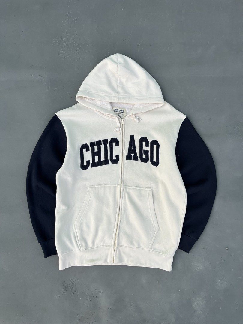 CHICAGO COLLEGIATE STYLE HOODIE (Category: Hoodies) located in Quezon City. Submitted by kentstuff (Listing ID 1468085084, Image 1). Description: CHICAGO COLLEGIATE STYLE HOODIE Size L On Tag Shoulder-Hem : 27” Pit-Pit : 22” Condition: Excellent CR: 9/10 Flaws: ❌ Needwash DISCLAIMER: This is a thrifted item. All brands, logos, and trademarks belong to their rightful owners. We’re here to rehome great pieces — no brand affiliation intended..