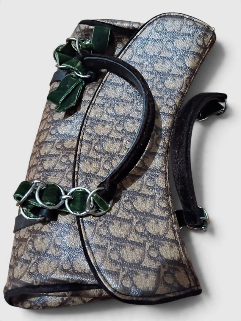 Christian dior (Category: Luxury Bags & Wallets) located in Malasiqui. Submitted by v.hype (Listing ID 1468176590, Image 3). Description: Christian dior issue minimal crack sa side corner Ng bag check nyo lang pO detail's pic price : 7500 pesos + ship.