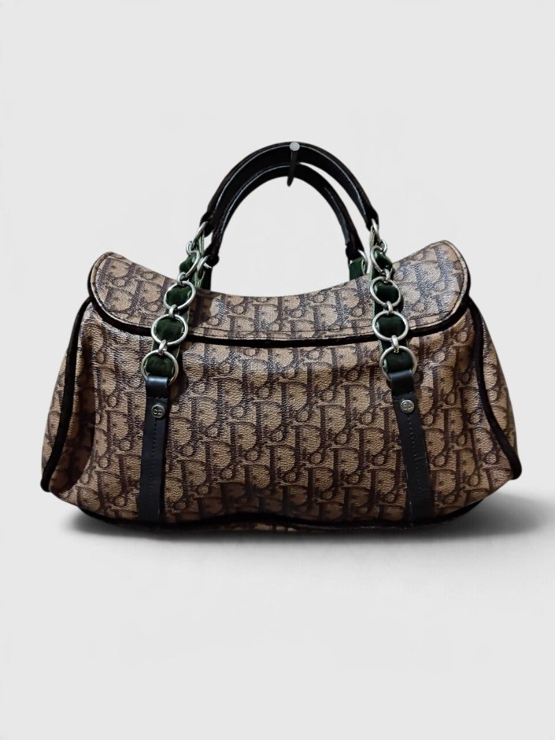 Christian dior (Category: Luxury Bags & Wallets) located in Malasiqui. Submitted by v.hype (Listing ID 1468176590, Image 2). Description: Christian dior issue minimal crack sa side corner Ng bag check nyo lang pO detail's pic price : 7500 pesos + ship.
