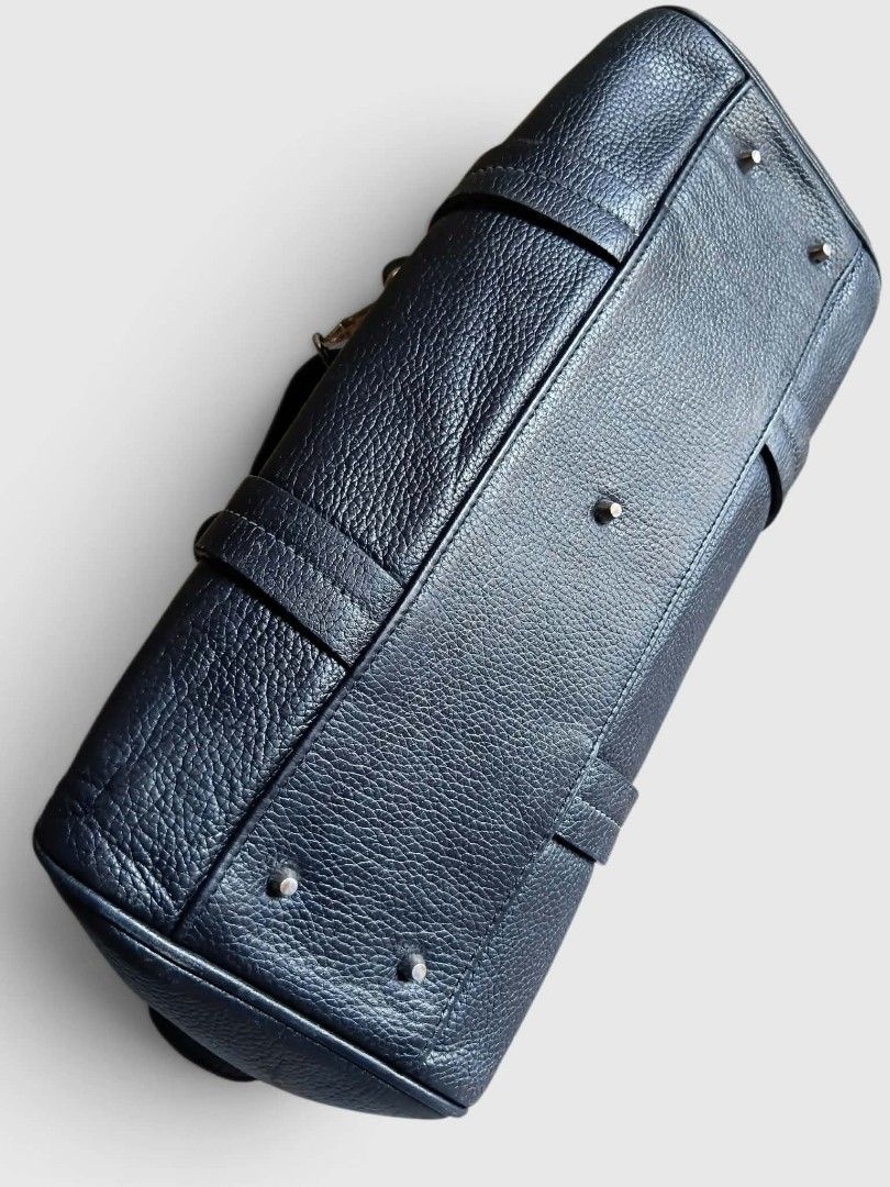 Christian dior (Category: Luxury Bags & Wallets) located in Malasiqui. Submitted by v.hype (Listing ID 1468177974, Image 3). Description: Christian dior excellent condition price : 13500 pesos + ship.