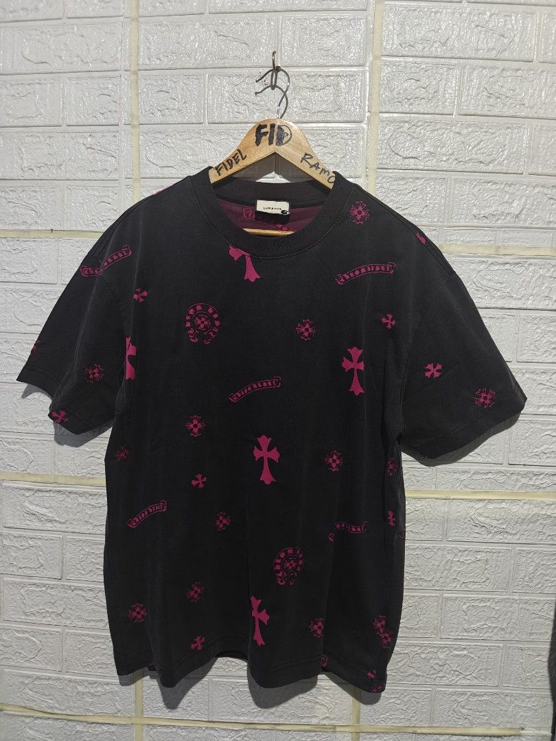 Multi-Print T-Shirt Black Pink (Category: Tshirts & Polo Shirts ) located in Manila. Submitted by fideldelrosario1 (Listing ID 1468205502, Image 1). Description: - Color: Black with pink and dark red prints - Design: All-over crosses, horseshoes, and scroll graphics - Details: Classic horseshoe logo on the chest pocket area and a huge horseshoe print on the back - Fit: Regular fit with crew neck and standard short sleeves - Perfect for: Streetwea