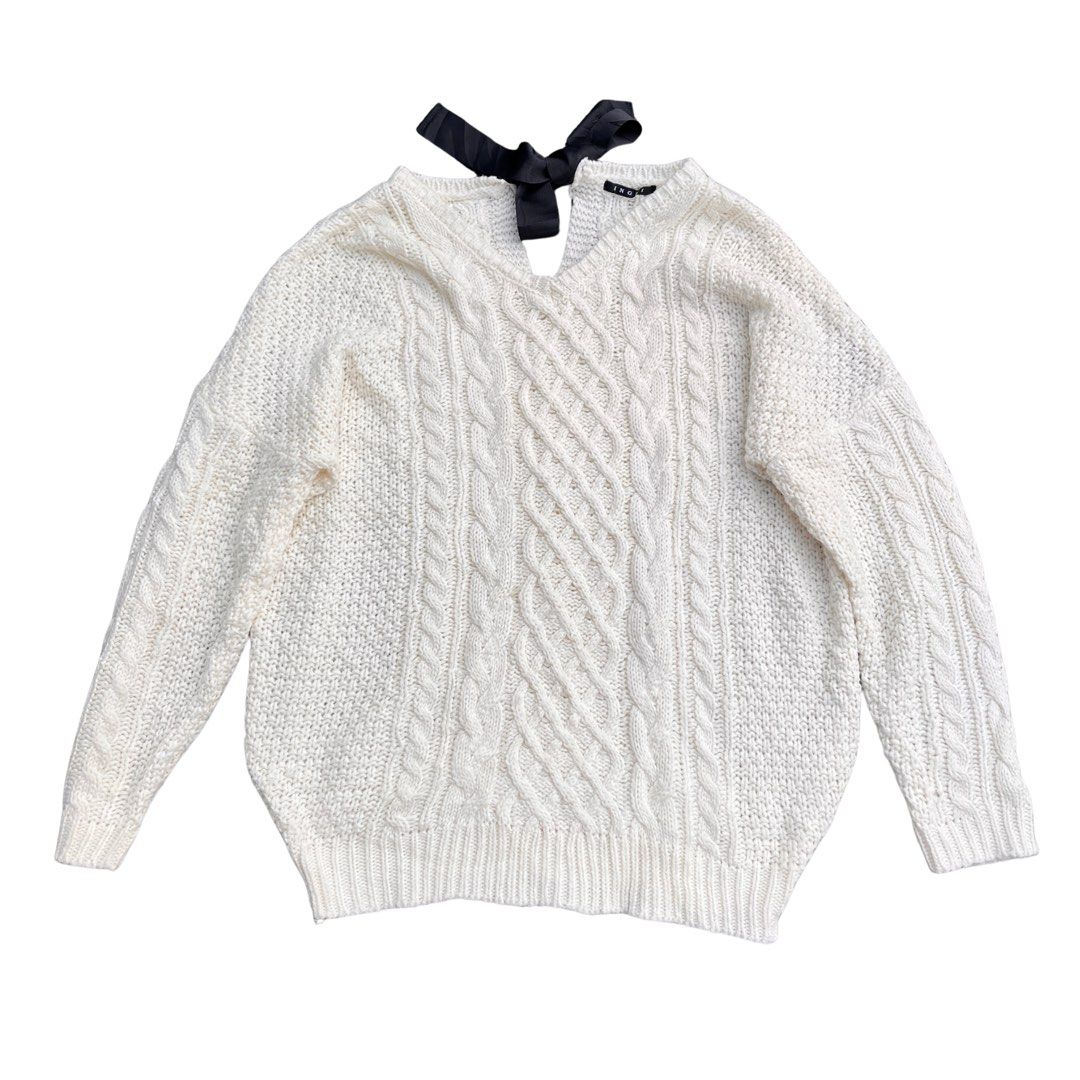 CHUNKY KNIT OVERSIZED SWEATER (Category: Coats, Jackets and Outerwear) located in Baguio. Submitted by claie.bg (Listing ID 1468208118, Image 1). Description: ⊹ CHUNKY KNIT OVERSIZED SWEATER ⊹ ᰔ ganda nitooo! ᰔ high quality knit DEETS size- med to large length- 28 inches brand- INGNI washed and ready to wear! .