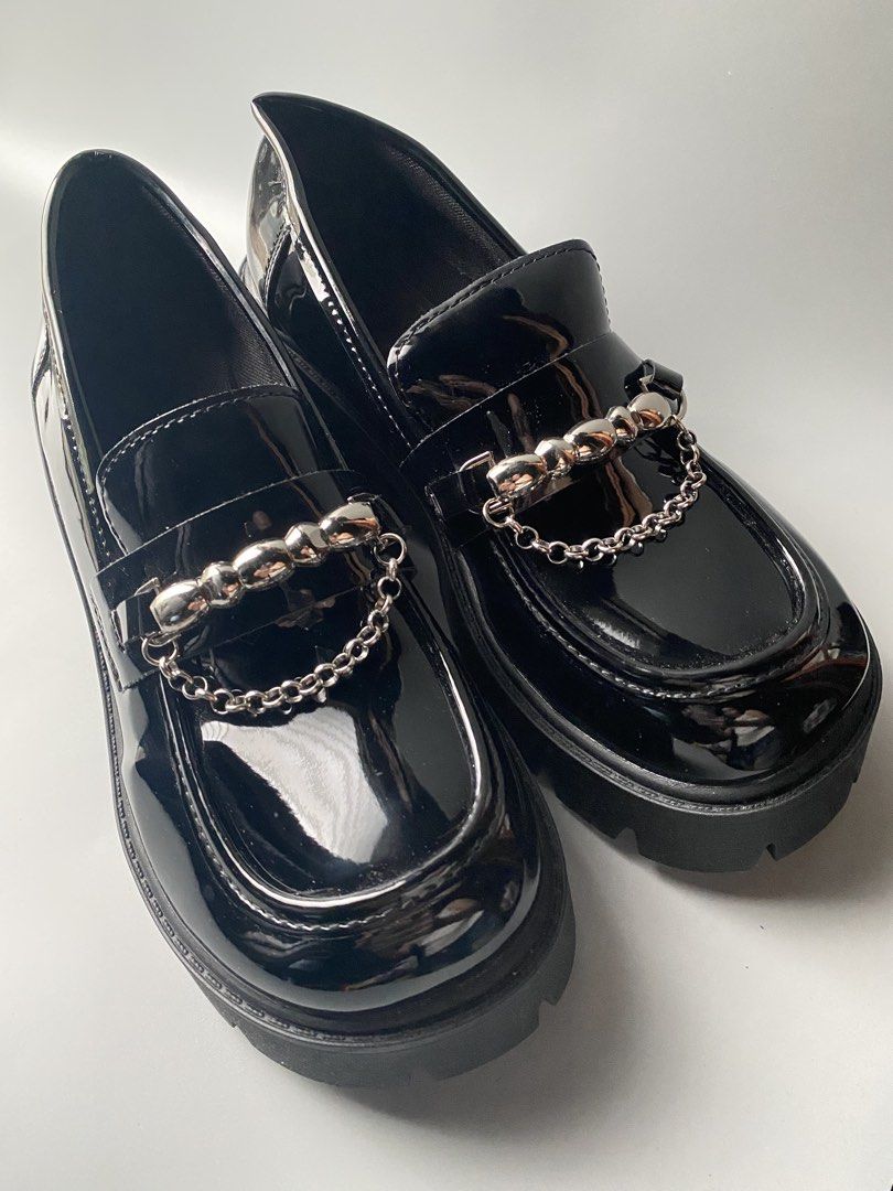 Chunky platform loafers (Category: Loafers) located in Surigao. Submitted by thriftandfreshfinds (Listing ID 1468142716, Image 2). Description: * Never used / brand new * Onhand and ready to ship * Actual photos available upon request * Size 38 (PH), but may also fit size 37 RFS: Akala ko kasya sa akin, pero hindi pala. 🥹.