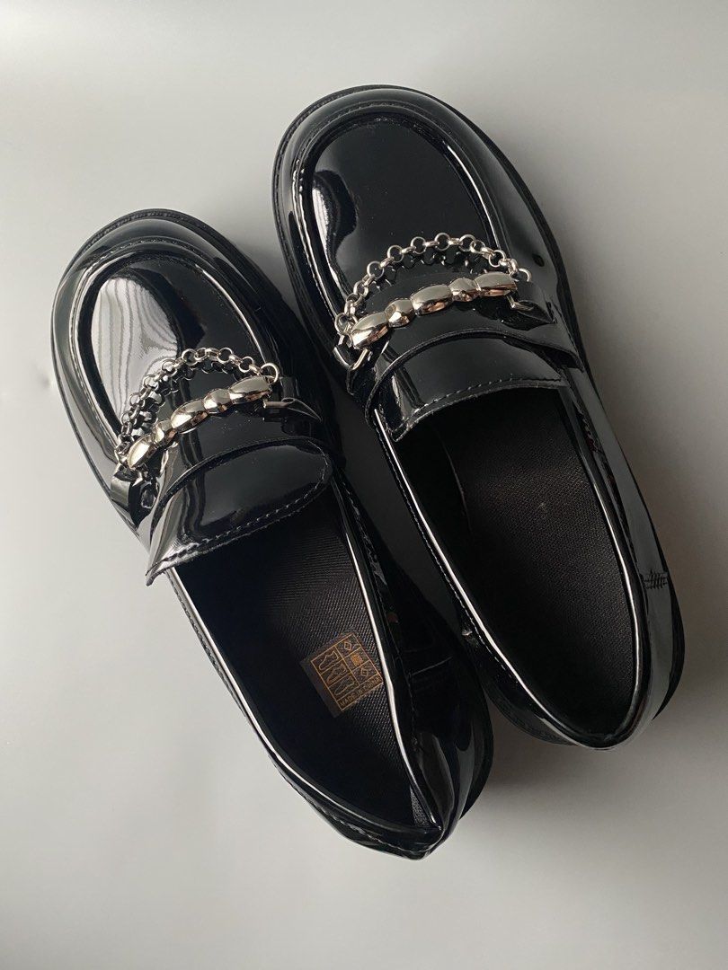 Chunky platform loafers (Category: Loafers) located in Surigao. Submitted by thriftandfreshfinds (Listing ID 1468142716, Image 1). Description: * Never used / brand new * Onhand and ready to ship * Actual photos available upon request * Size 38 (PH), but may also fit size 37 RFS: Akala ko kasya sa akin, pero hindi pala. 🥹.