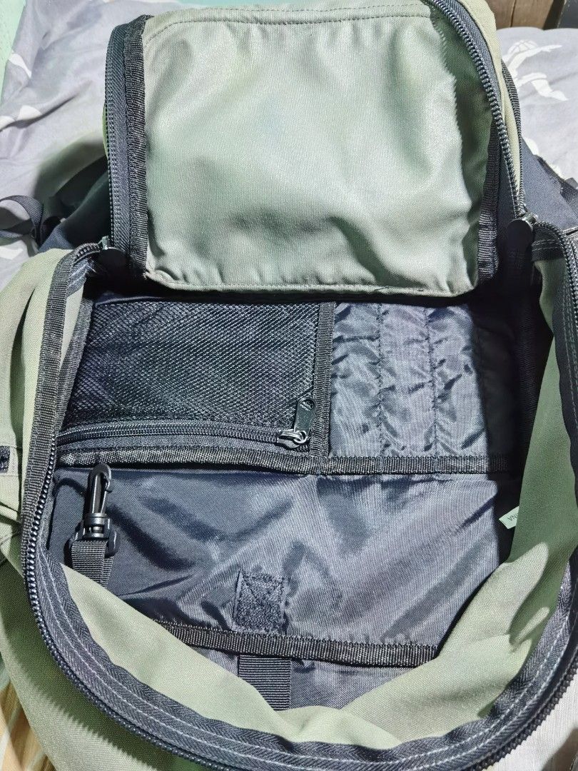 Circa Footwear Backpack Olive Green Black (Category: Backpacks) located in Manila. Submitted by dhulziceh (Listing ID 1468157630, Image 3). Description: Circa Footwear backpack Olive green and black Condition 7.5/10 see photos sa issues Durable canvas with sturdy YKK zippers Padded shoulder straps with adjustable webbing Manila location Meetup malapit or pickup PS color may vary due to lightning .