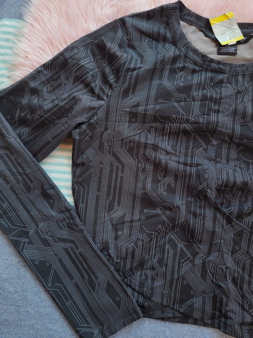 Circuit Board Pattern Long Sleeve Top (Category: Longsleeves) located in Lingayen. Submitted by chloeswhite (Listing ID 1468105929, Image 2). Description: - Color & Print: Black with an all-over grey circuit board print - Design: Round neckline with a trendy wrapped cropped hem - Fit & Sizing: Measures about 18 inches across the chest; material has some stretch - Condition: Brand new with original store tag still attached on the collar.