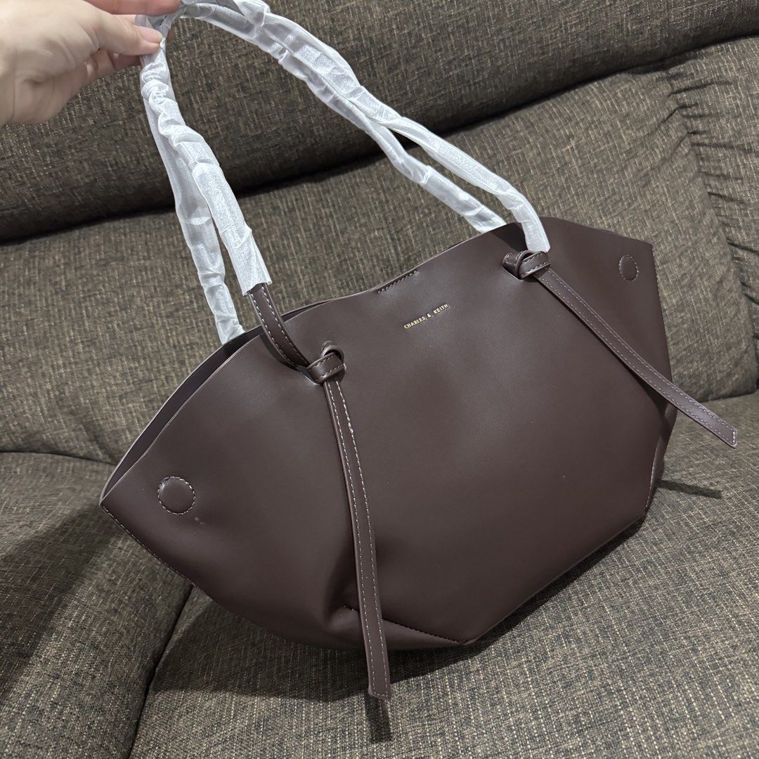 C&K Calla tote with pouch (Category: Tote Bags) located in Bulacan. Submitted by mykakarizza (Listing ID 1468155813, Image 3). Description: ONHAND RESTOCK!! Espresso, Moss & White onlyy ✨✨ ₱950 onlyy C&K Calla tote Strap drop length 31 cm Strap length 66 cm Width 18-40 cm Depth 10 cm Height 23 cm Add paperbag 100 📸 Actual pics! 🙋🏻‍♀️ ─── ✦ ─── ✦ ─── ✦ ─── ✦ ─── 🛍️ LOOKING FOR MORE RESELLERS 🛍️ ✨ Buy 3 pcs of ANY items — FREE SHIPPING NA!🚚 ✨