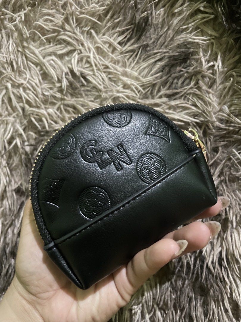 CLN WALLET ALMOST BRANDNEW (Category: Luxury Bags & Wallets) located in Manila. Submitted by coolcrystal_cbe2ed (Listing ID 1468115206, Image 2). Description: COMPLETE CONCLUSION BOX/DUST BAG.