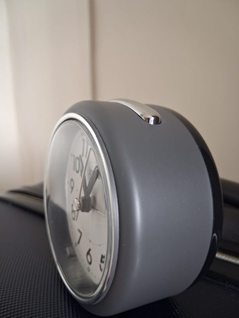 Clock (Category: Clocks) located in Kuala Lumpur. Submitted by imlsw888 (Listing ID 1468079067, Image 3). Description: .