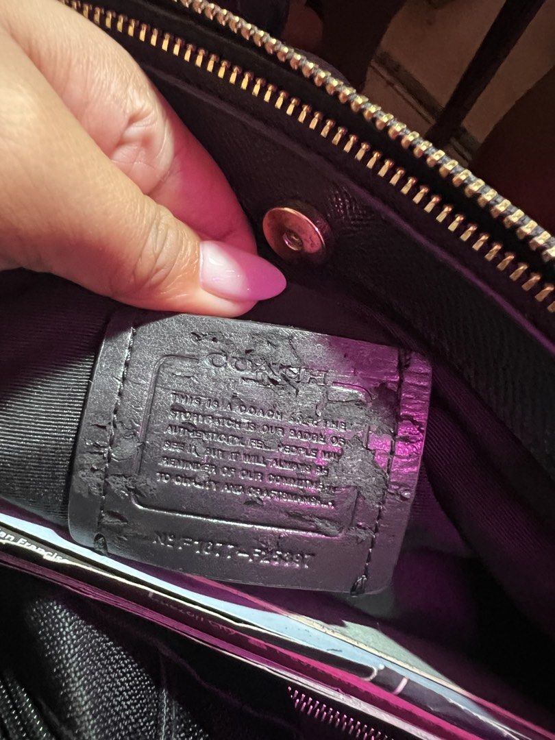Coach (Category: Luxury Bags & Wallets) located in Cagayan de Oro. Submitted by chandythegreat (Listing ID 1468136447, Image 3). Description: Coach office bag leather material made in the Philippines sign of used only send me ur offers.