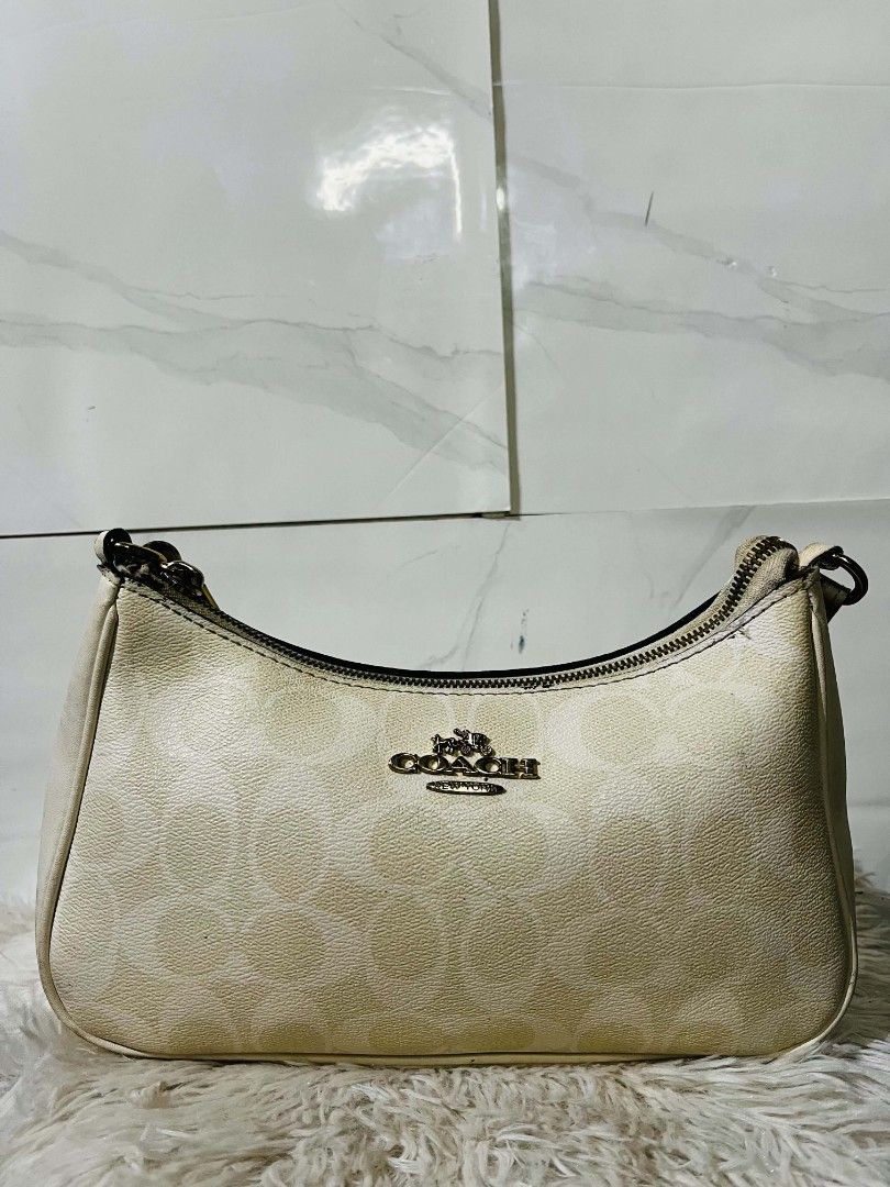 Coach (Category: Luxury Bags & Wallets) located in Cavite. Submitted by maemhayeo4 (Listing ID 1468272028, Image 3). Description: .
