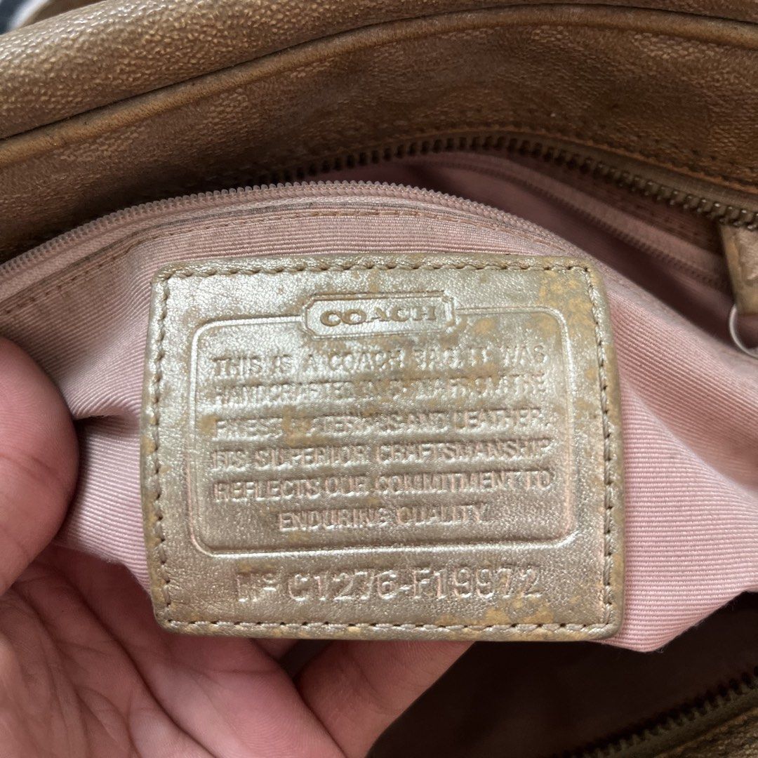 Coach bag (Category: Shoulder Bags) located in Manila. Submitted by royaldripmanila (Listing ID 1468240318, Image 3). Description: Sign of usage W14.5 L8.