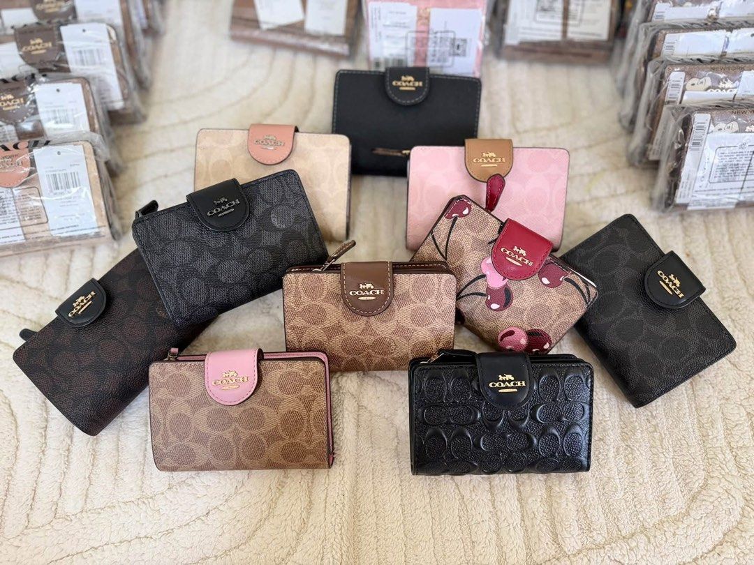 Coach Bifold Wallet (Category: Wallets & Card holders) located in Quezon City. Submitted by gcrobosa (Listing ID 1468167157, Image 1). Description: Brand new ✨ 📍Timog, QC.
