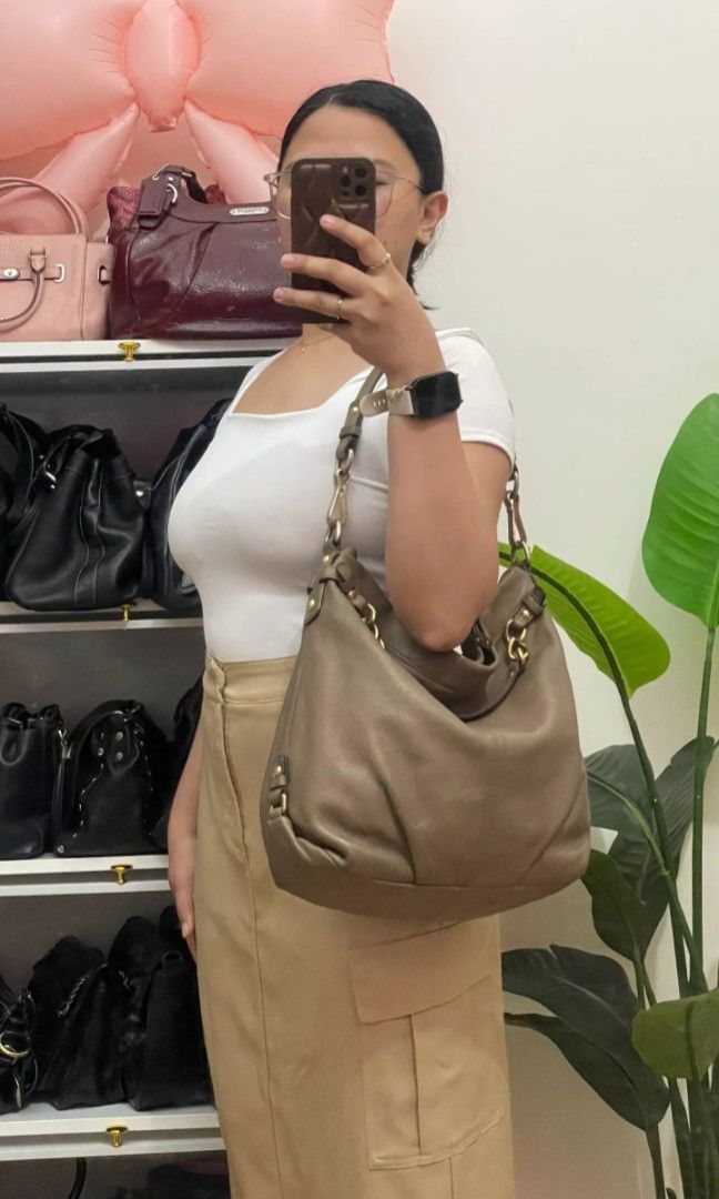 Coach Brooke Hobo (Authentic/OG) (Category: Luxury Bags & Wallets) located in General Trias. Submitted by _roseandcarry (Listing ID 1468091157, Image 3). Description: Coach Brooke Hobo - Brown Taupe 🏷️ Style Code: 14141 (2009) 🔎 Authenticity: Authentic/OG 🇯🇵 sourced 🔍 Issues: Hardware tarnishing, pen mark on ziper line, bottom spot stain, minor black/white markings on the body (barely noticeable), pen marks on inner linings, generally clean.