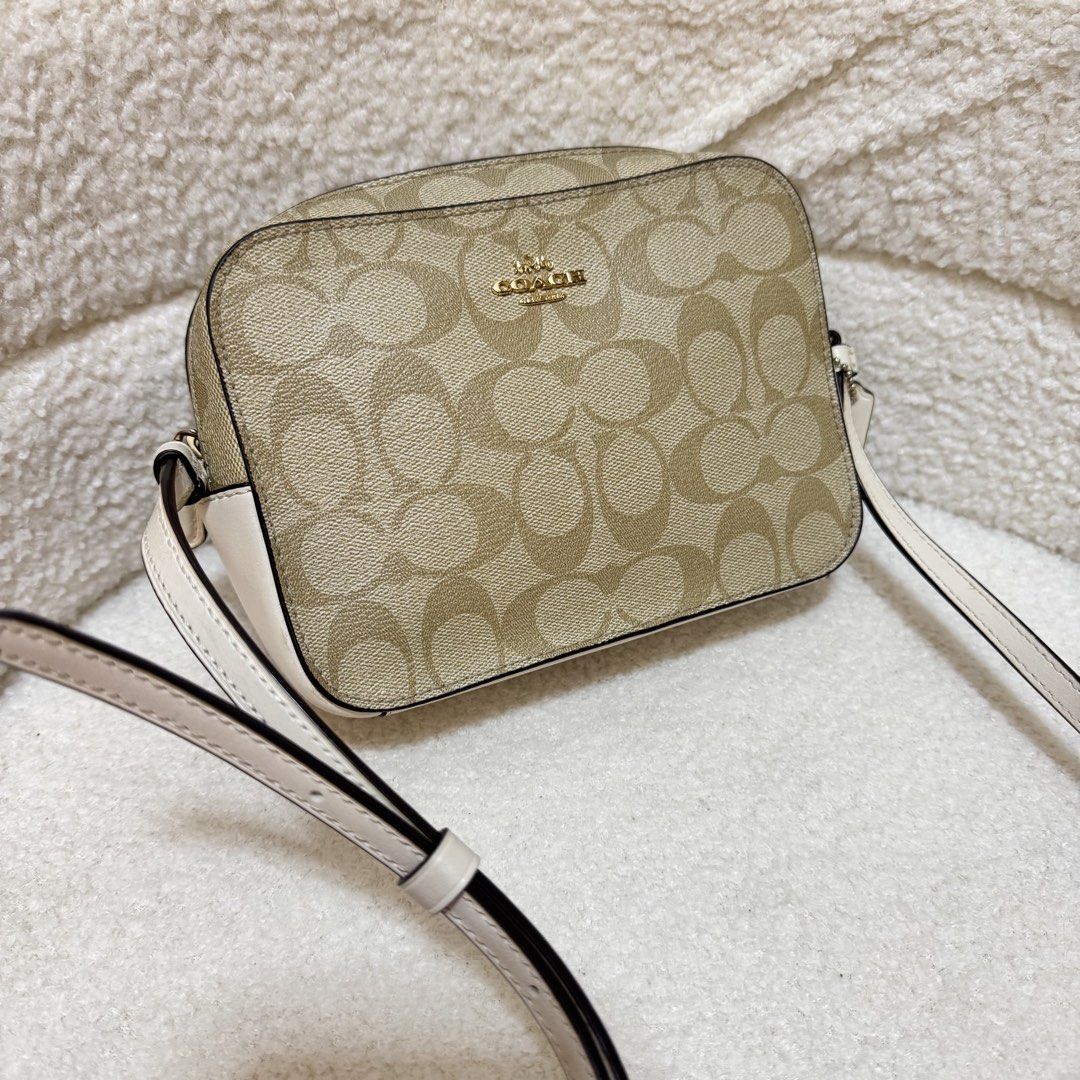 Coach cameta bag (Category: Cross-body Bags) located in Cabanatuan. Submitted by _ayywishh (Listing ID 1468185404, Image 1). Description: .