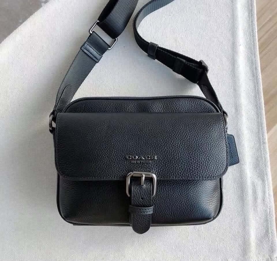 Coach Crossbody Bag (Category: Sling Bags) located in Quezon City. Submitted by stuffs.hellyy (Listing ID 1468214482, Image 1). Description: made in vietnam.
