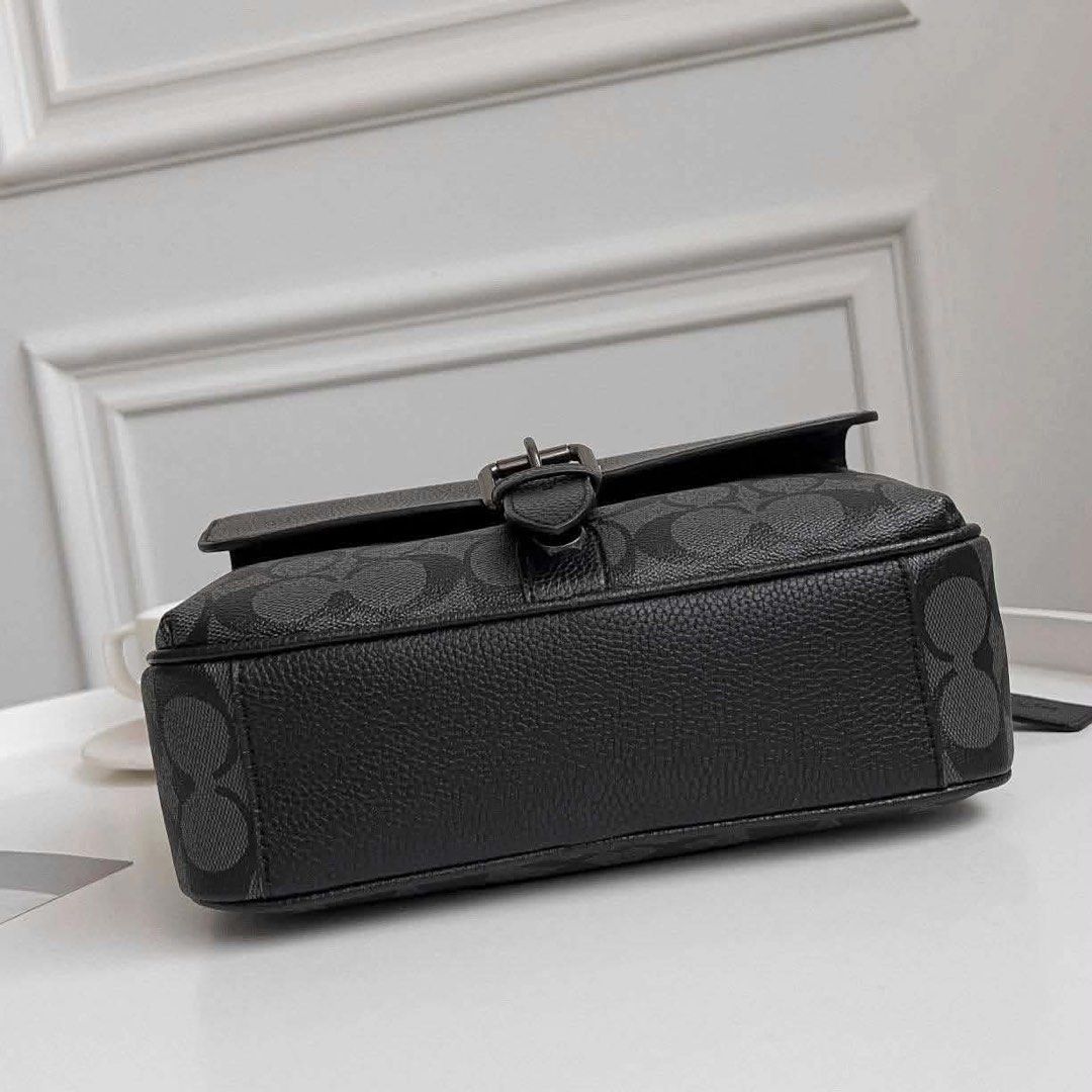 Coach Crossbody Bag (Category: Sling Bags) located in Quezon City. Submitted by stuffs.hellyy (Listing ID 1468214916, Image 3). Description: made in vietnam .