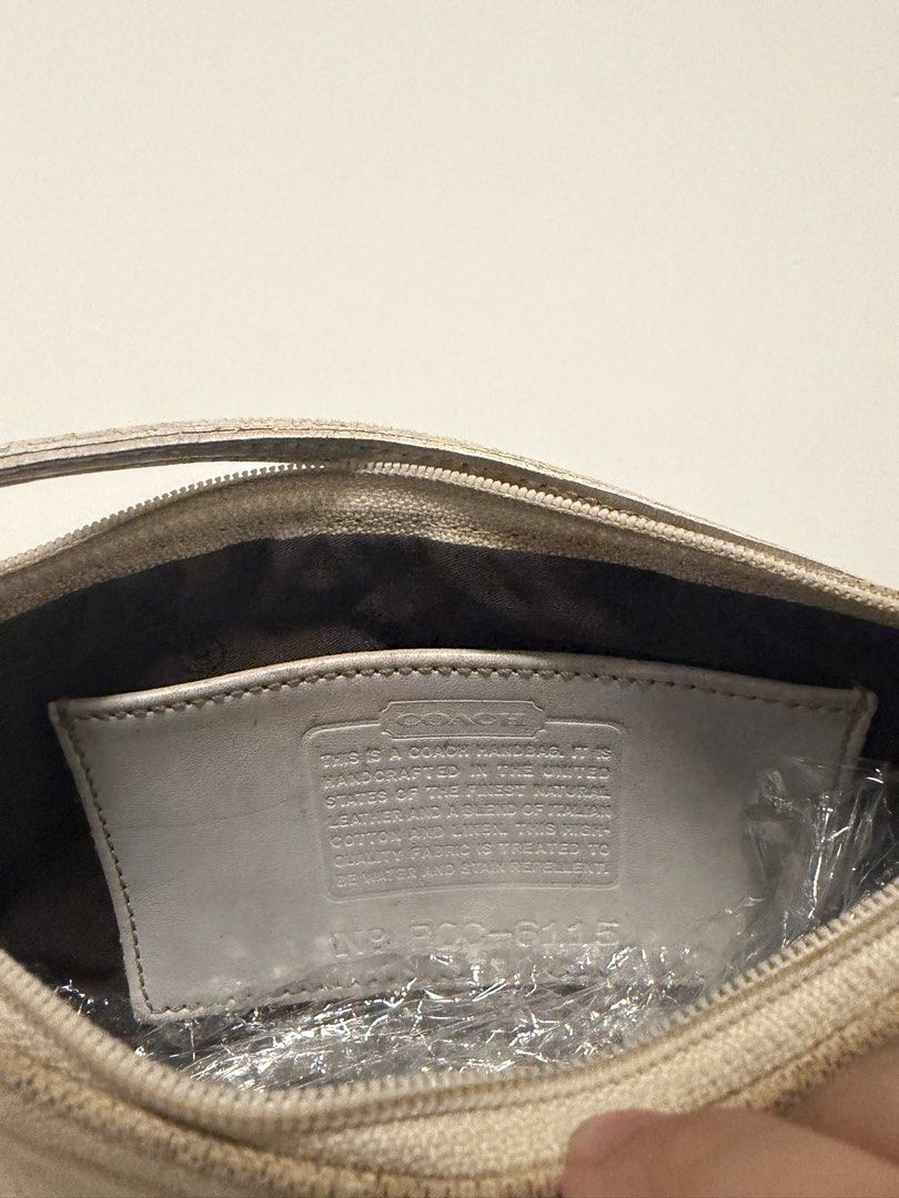 Coach Demi (Category: Shoulder Bags) located in Rizal. Submitted by youngcloud-b67e (Listing ID 1468139362, Image 2). Description: Needs cleaning pero no other issues Authentic Ykk zip.