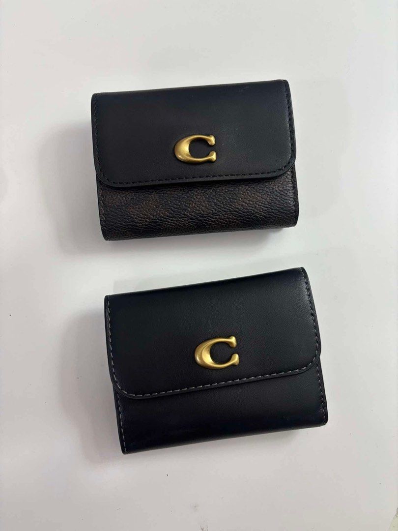 Coach Essential 2 in 1 wallet (Category: Wallets & Card holders) located in Rizal. Submitted by mclluxurycollection (Listing ID 1468167089, Image 1). Description: Brand new 💯 original.