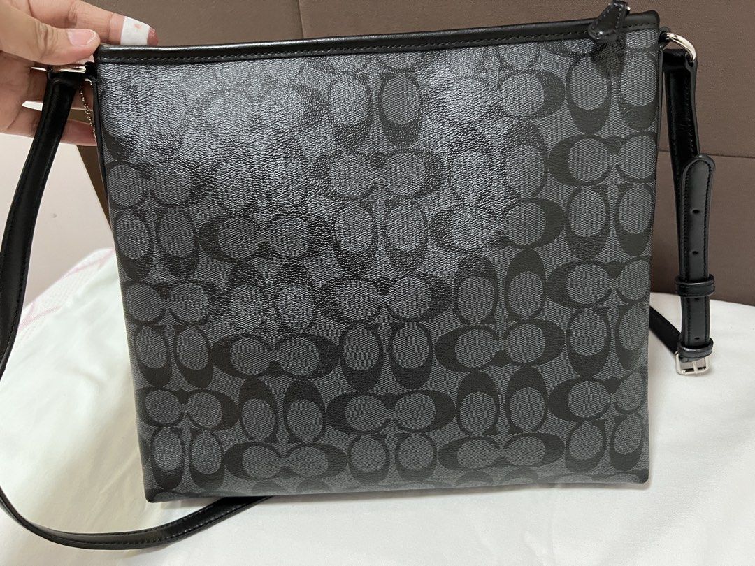 Coach File Sling Bag (Category: Luxury Bags & Wallets) located in Cabanatuan. Submitted by hellorhea (Listing ID 1468214223, Image 3). Description: .
