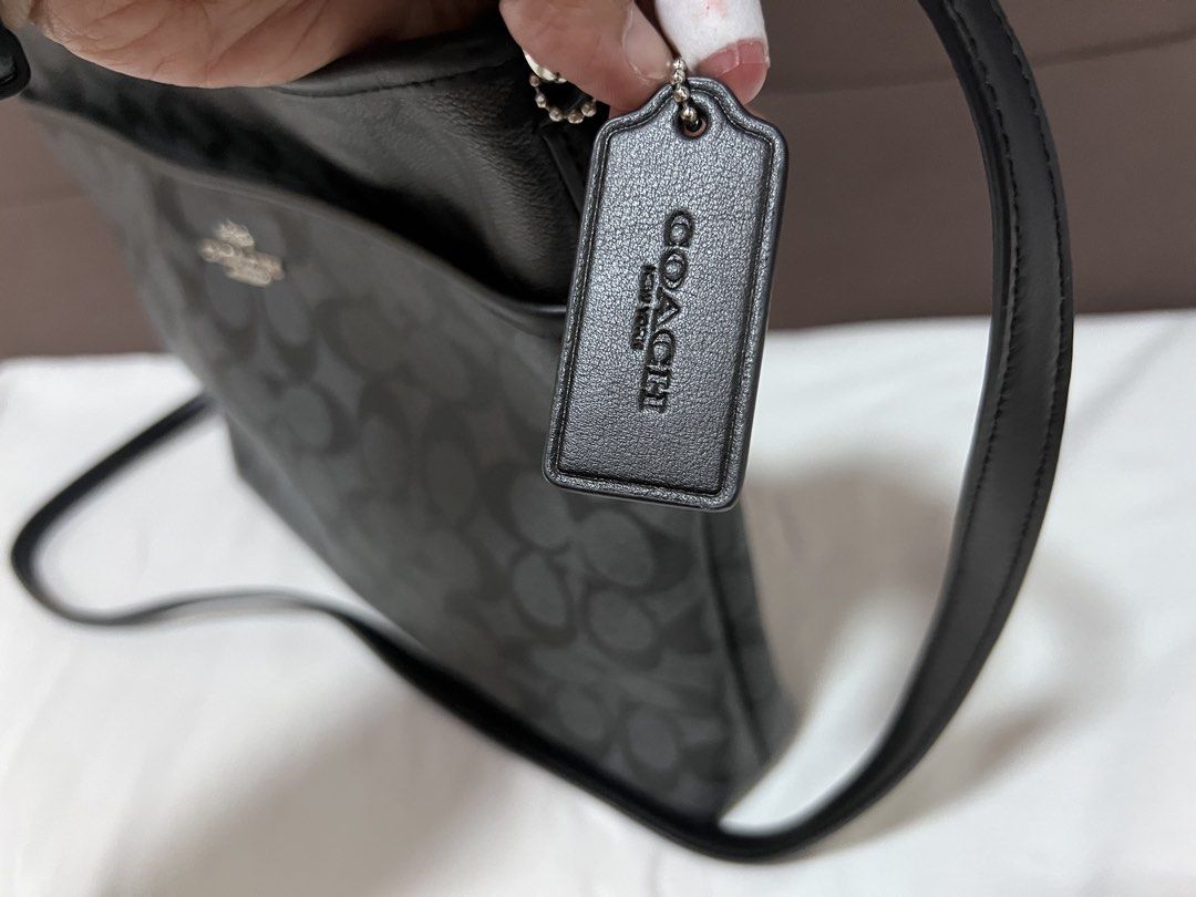 Coach File Sling Bag (Category: Luxury Bags & Wallets) located in Cabanatuan. Submitted by hellorhea (Listing ID 1468214223, Image 2). Description: .