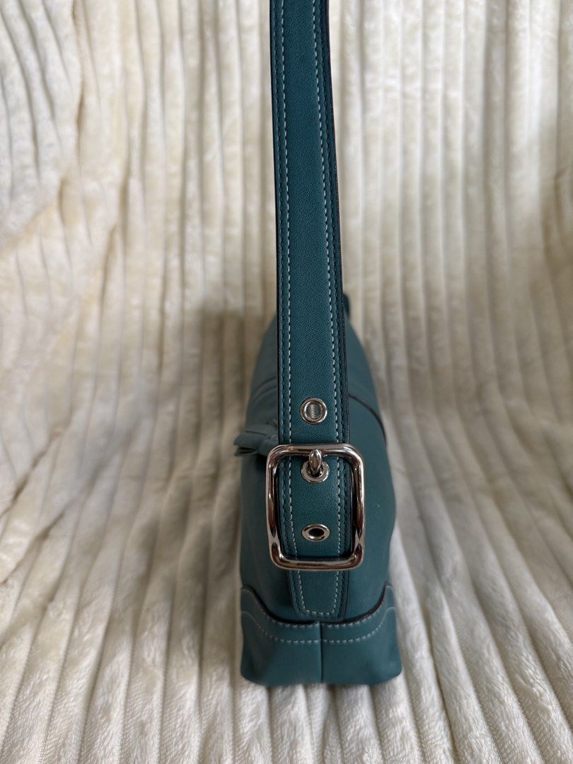 Coach hampton leather demi baguette (Category: Shoulder Bags) located in San Pablo. Submitted by bagelyuuh.by.neel (Listing ID 1468262692, Image 3). Description: .