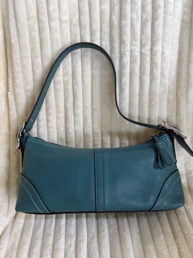 Coach hampton leather demi baguette (Category: Shoulder Bags) located in San Pablo. Submitted by bagelyuuh.by.neel (Listing ID 1468262692, Image 2). Description: .