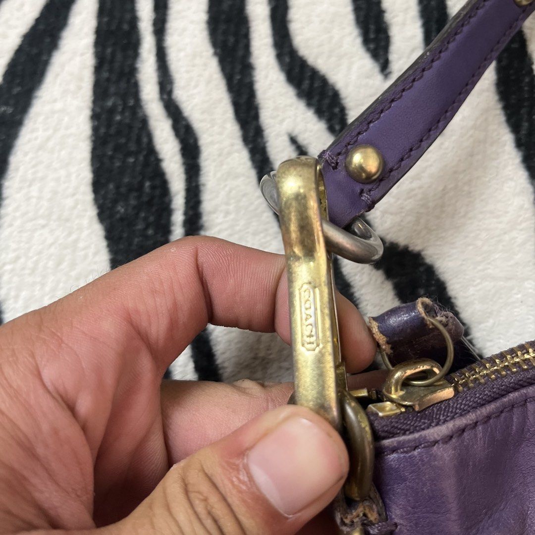 Coach leather 2way bag (Category: Shoulder Bags) located in Manila. Submitted by royaldripmanila (Listing ID 1468239331, Image 3). Description: Sign of usage W13.5 L9.5.