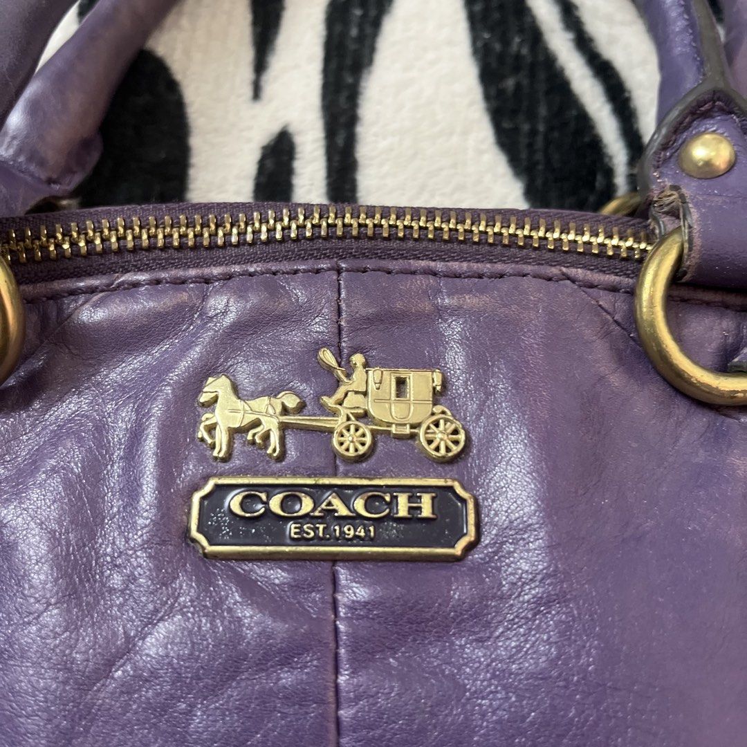 Coach leather 2way bag (Category: Shoulder Bags) located in Manila. Submitted by royaldripmanila (Listing ID 1468239331, Image 2). Description: Sign of usage W13.5 L9.5.
