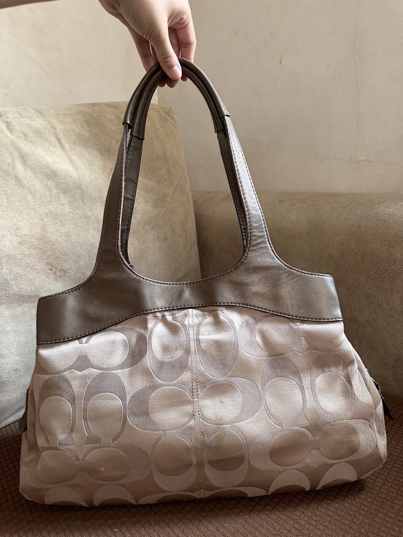 Coach Lexi Hobo Bag (Category: Luxury Bags & Wallets) located in Manila. Submitted by happyocean22 (Listing ID 1468198102, Image 2). Description: - High-quality materials for long-lasting durability - Sleek design suitable for daily needs - Compact and easy to handle or store.
